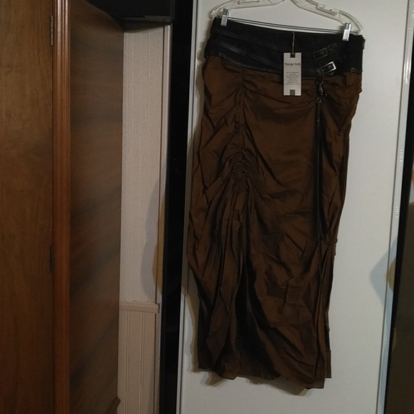 Skirt - Picture 2 of 8